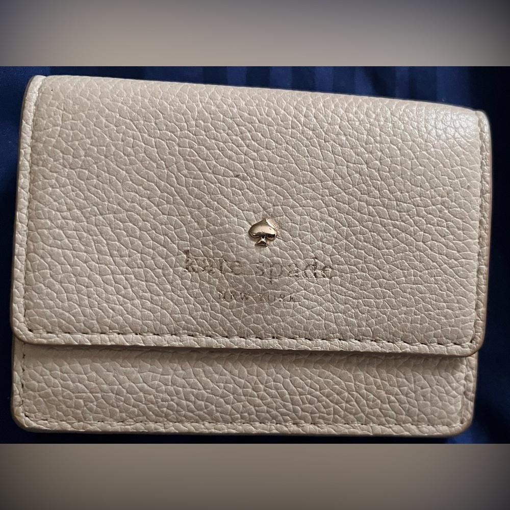 PRE LOVED WHITE KATE SPADE MINI WALLET